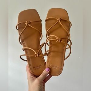 Abercrombie & Fitch nude / tan strappy sandals